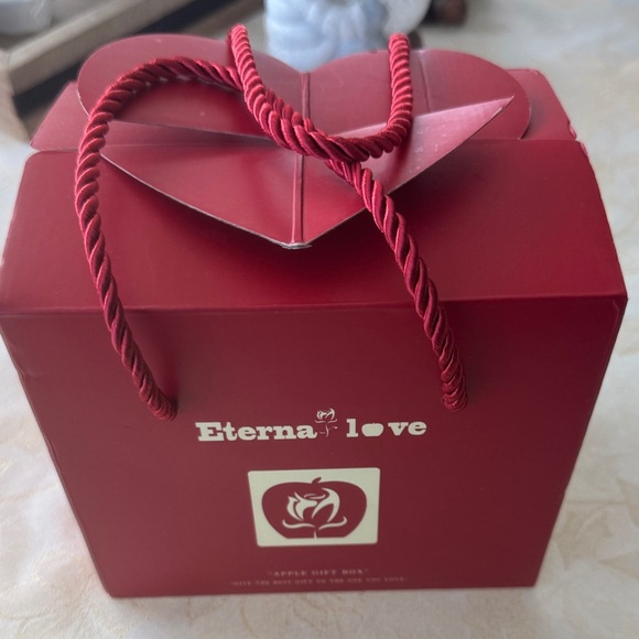 Apple Gift Box - Picture 15 of 15